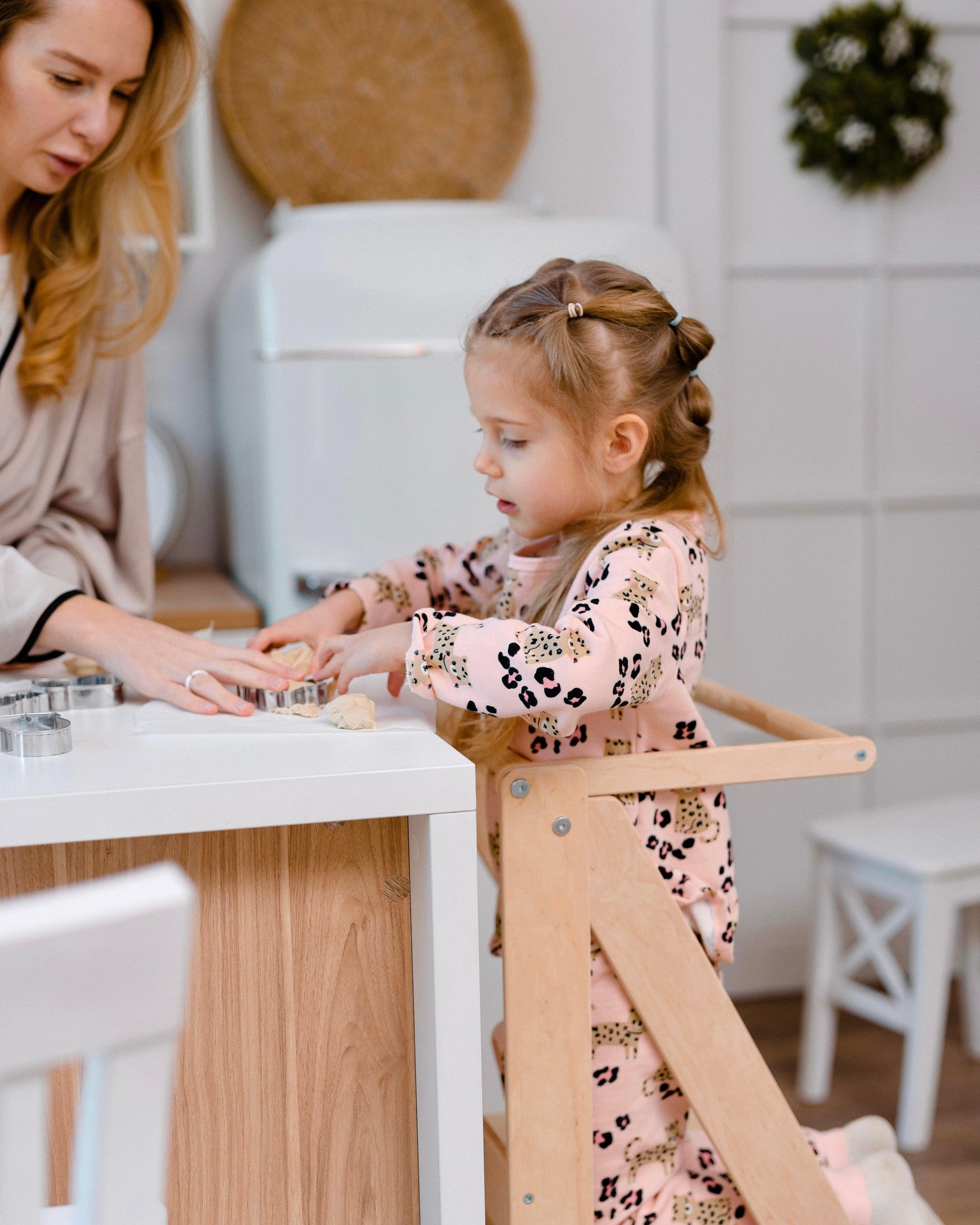 Montessori Kitchen Helper – Foldable Wooden Learning Tower - FurniToys