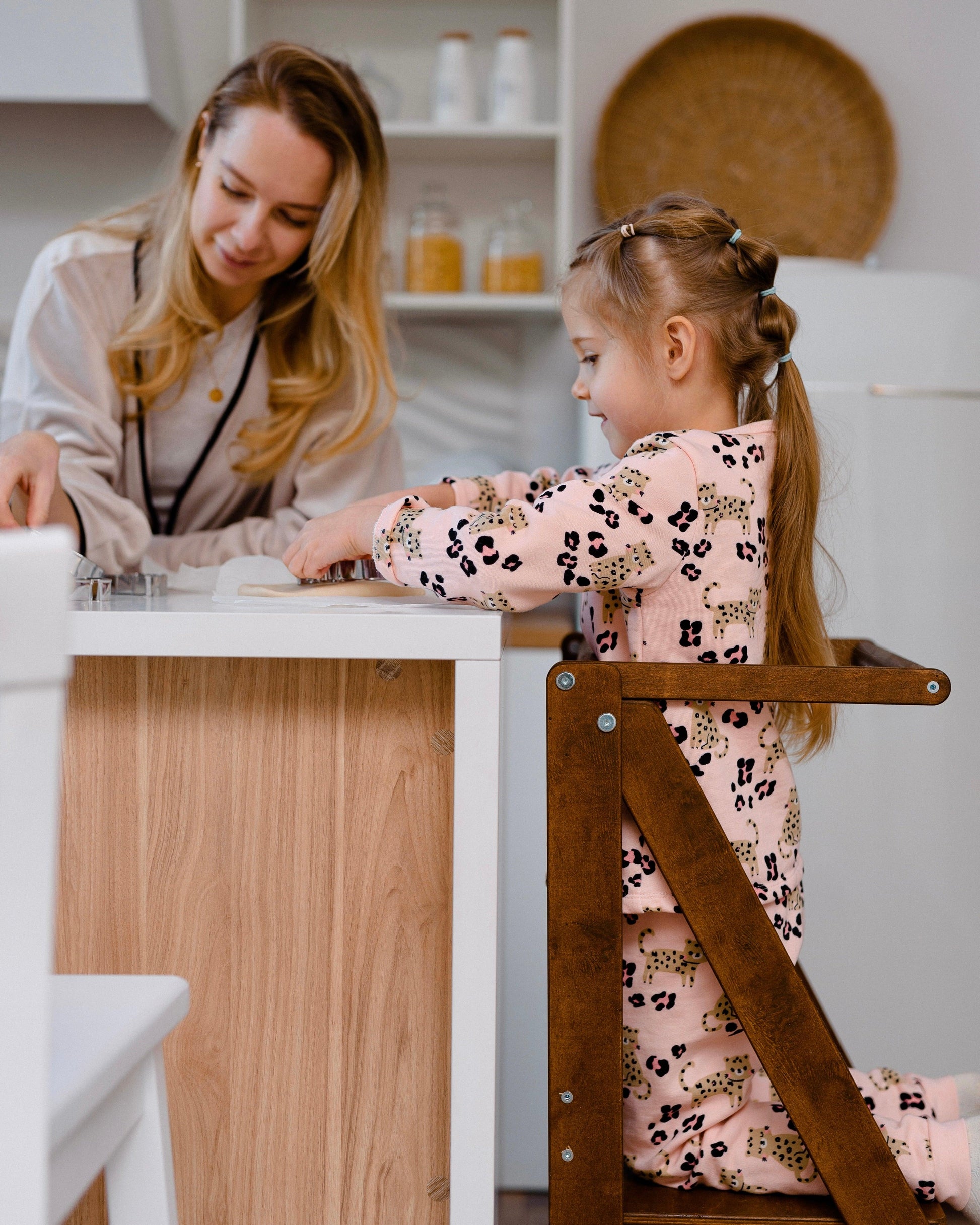 Montessori Kitchen Helper – Foldable Wooden Learning Tower - FurniToys